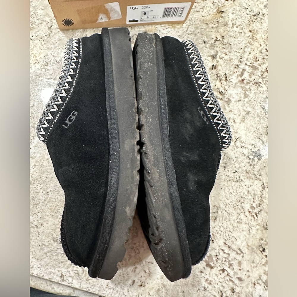 UGG TASMAN BLACK WOMANS size 6 worn - Picture 8 of 10